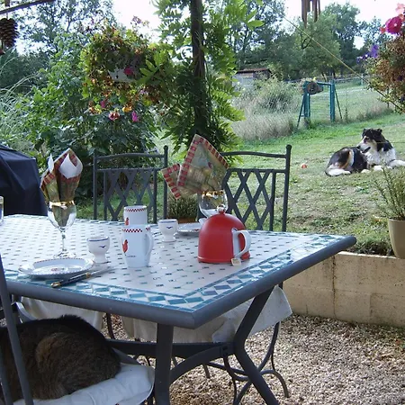 De Campagne Laja Only 5 Min From Autoroute A75 Bed and Breakfast